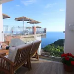 Lakones Deluxe Suites A